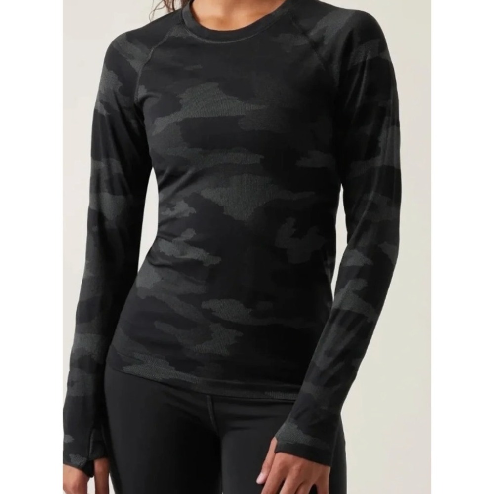 Athleta Momentum Top Womens Medium Black Camo Gym Workout Sporty Active Stretch
